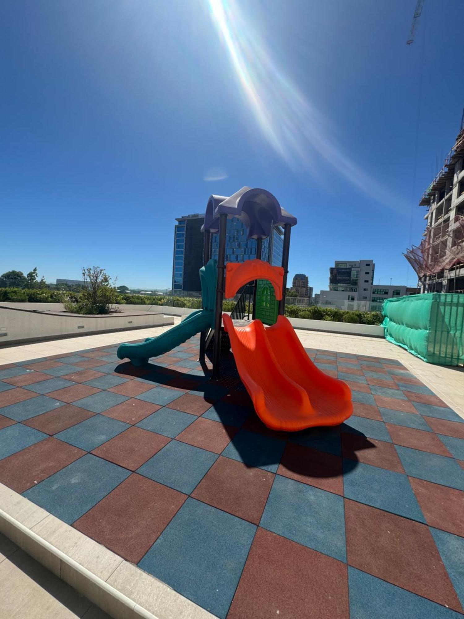 Moderno Y Amplio Departamento 1d1b Con Fabulosa Vista Al Parque Ecuador Y A La Ciudad Apartamento
